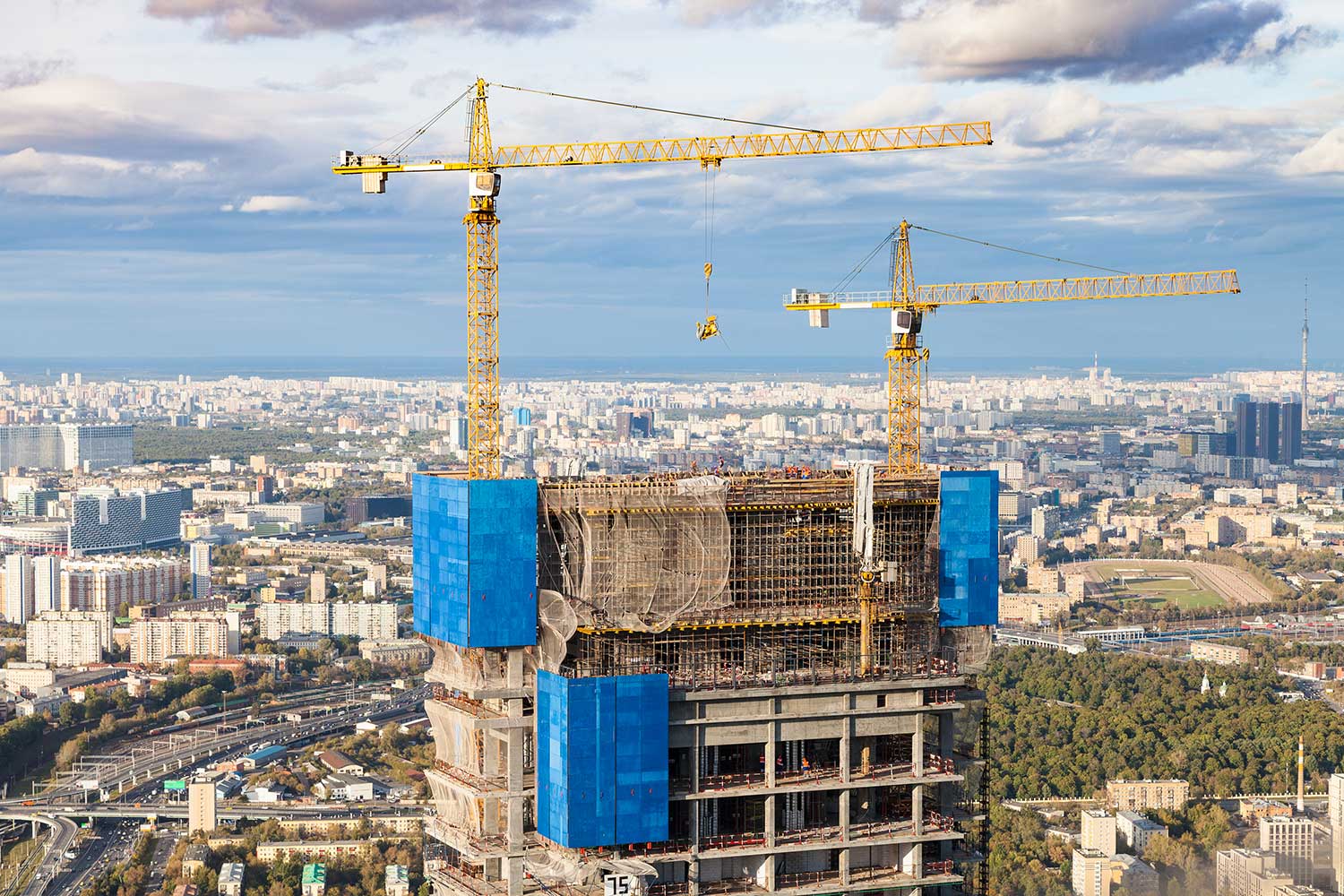 construction-of-high-rise-building-in-moscow-city-small.jpg